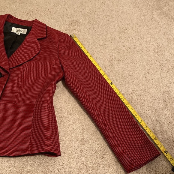 Le Suit Black & Red 2-pc Skirt Set - Picture 12 of 13